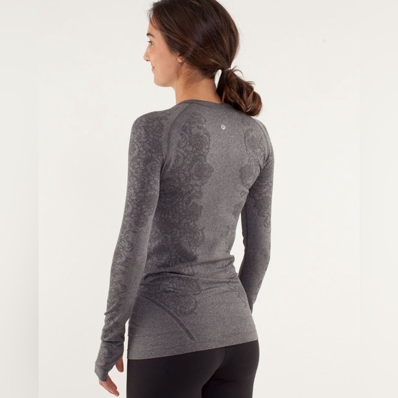 Lululemon Run: Swiftly Tech Long Sleeve Lace Design in Charcoal Gray Sz 4 - Picture 2 of 16